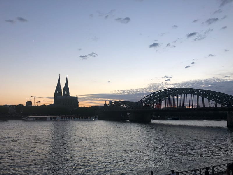 Sicherheit im Hafen finden. Kölner Dom